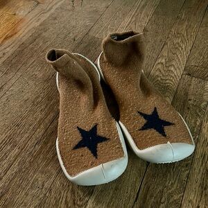 Collegien Star Slippers in Brown Sz 42/43